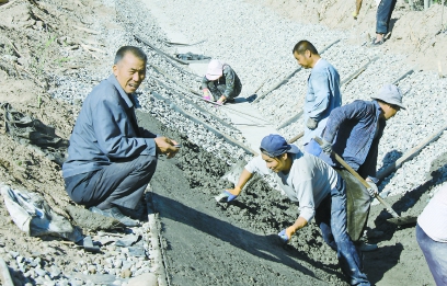 在新疆泽普县古勒巴格乡科克墩村,生前担任村干部近40年的刘国忠