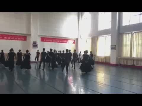 感受洒脱刚劲的新疆民族舞蹈—刀郎舞